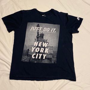 Nike Men’s status of liberty T-SHIRT SIZE L in good condition
